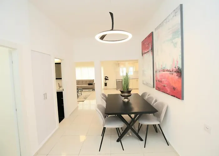 City Center Luxury Apartment In Netanya
